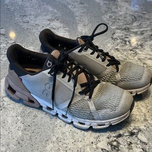 On Cloud Cloudflyer Grey and Black Athletic Shoes Women’s Size 8.5